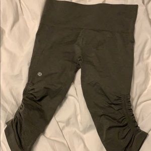 Grey cropped lululemon leggings